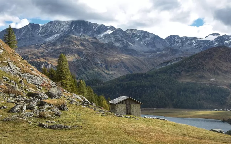 网易云音乐热评——山间河川 风朗明媚 只要眼前是你就好