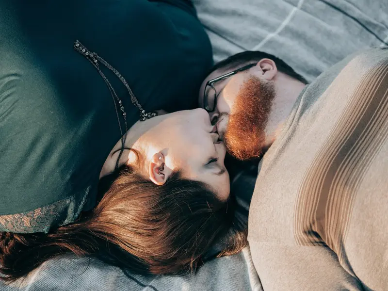 异性关系再好，私下一起做了这些事，关系就不简单了