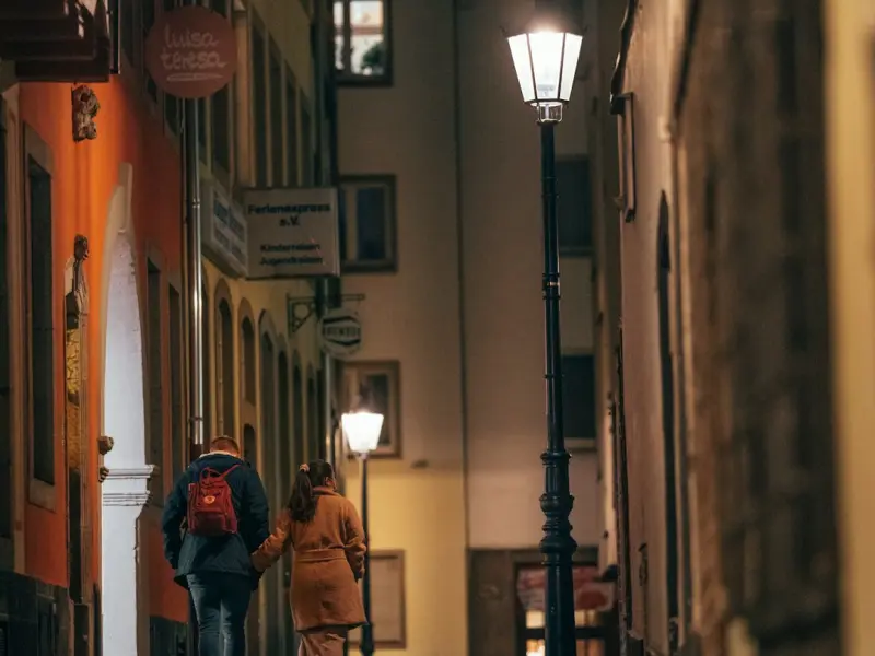 【在爱情中没有人会等你】