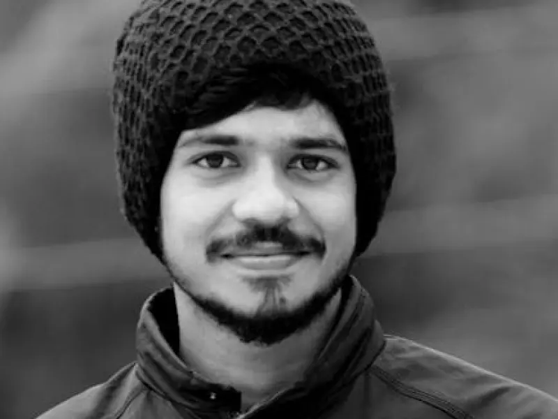 不是谁都能坚持异地恋的。