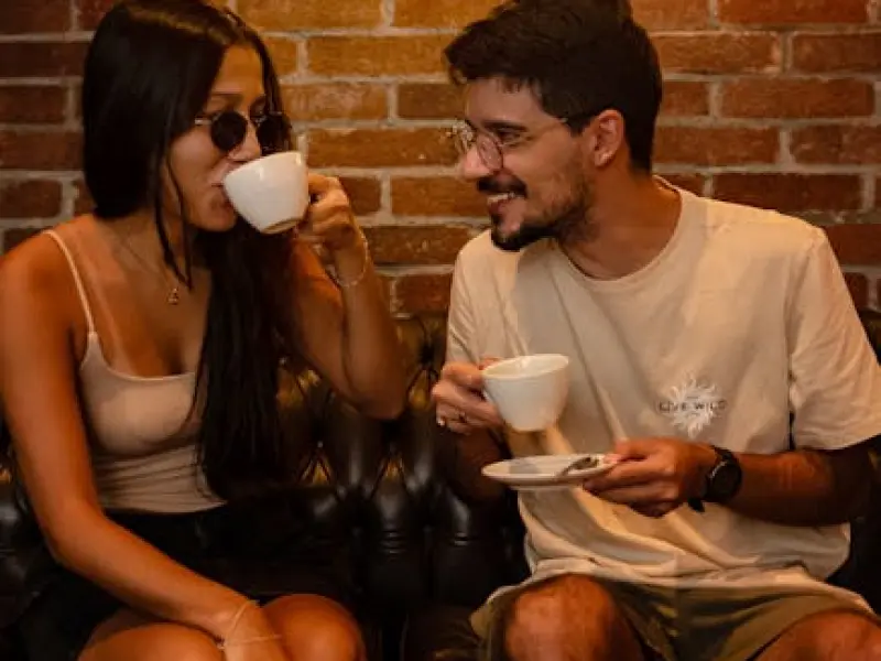 男人一旦喜欢一个女人，就会有这些明显的表现