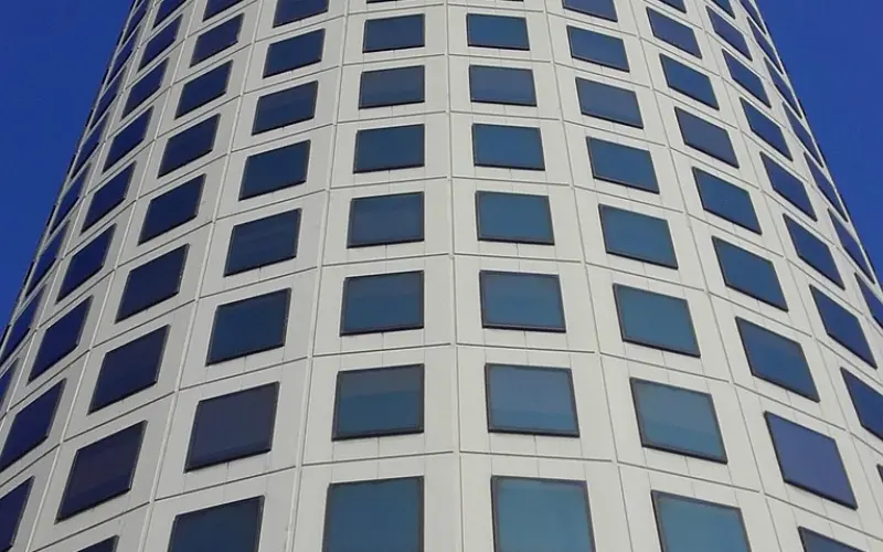 曾经那么熟悉，如今这么陌生。