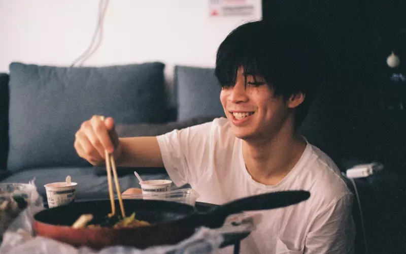 网恋情侣吃软饭(网恋男友说吃软饭)