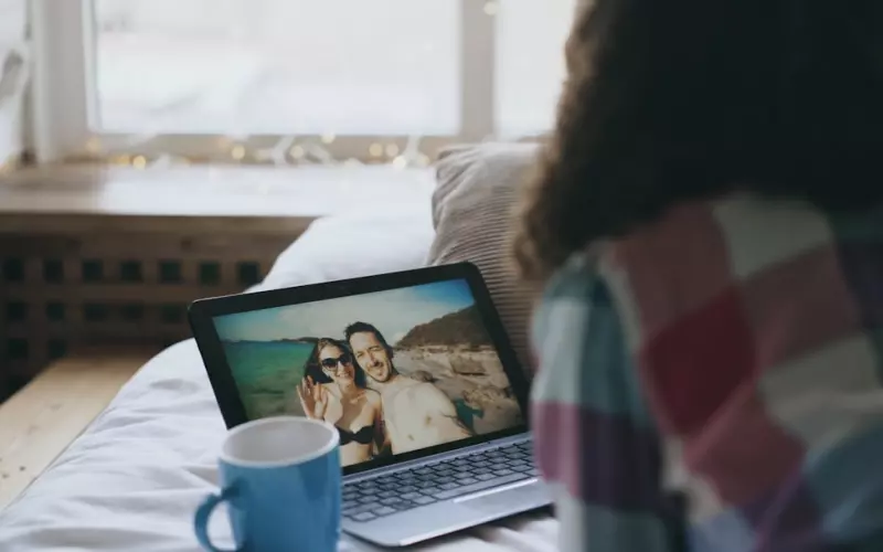 网恋见面回归异地恋(异地恋夫妻能长久吗)