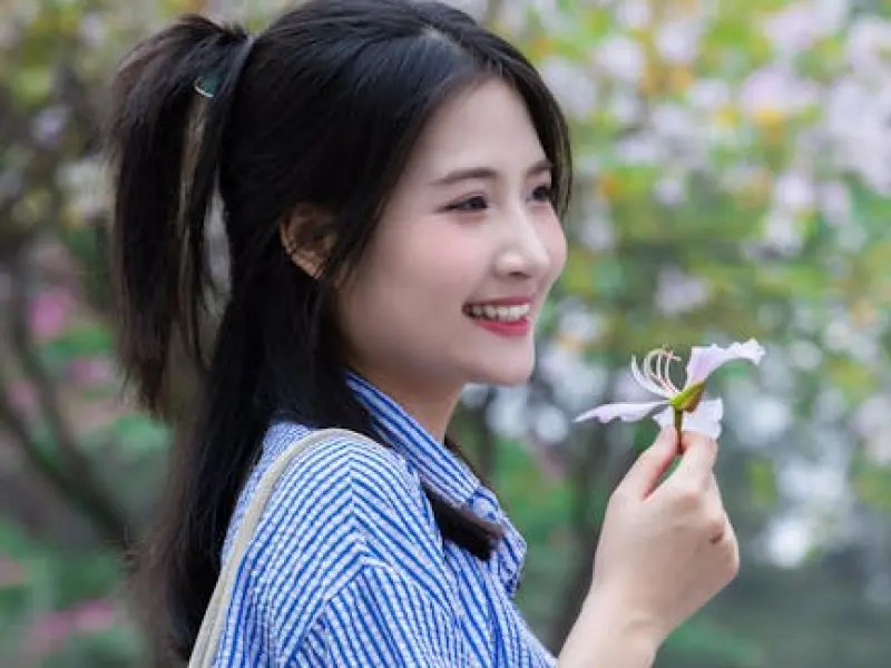 对你动了真情的女人，才会有这三个举动，男人请珍惜