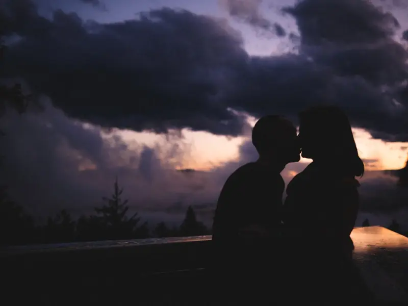 男人对你动情了，才会让你触碰身上两处