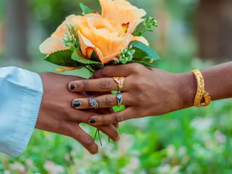 男人真心爱你，才会舍得给你三样最宝贵的东西