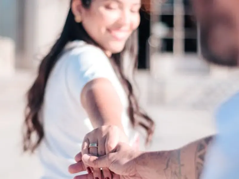 女人对你“有意思”了，才会释放这些信号暗示你，别不在意