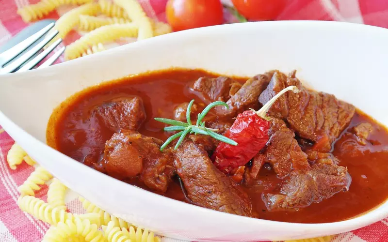 Papi酱旗下网红被家暴的惨痛经历，带给所有女性的生命警醒！