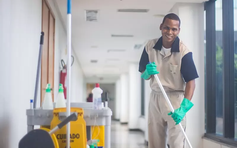 这种面相的人在感情里面是非常不稳定的，性情也比较的冲动！