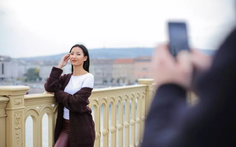 网恋奔现被骗照片和真人不一样(网恋用假照片奔现的那些事)