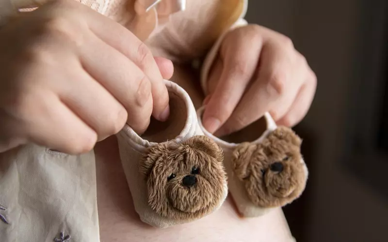 怀孕女友惨遭男友抛弃，女人情感投入谨慎被骗