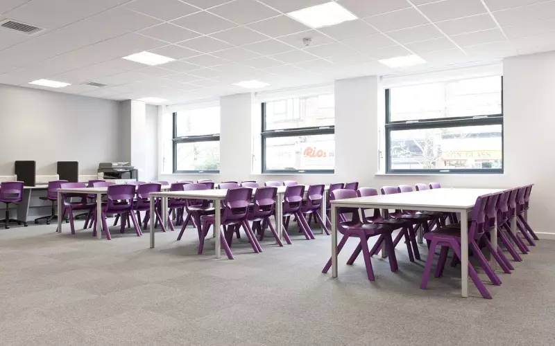 大学课堂上公然秀恩爱，教你如何让爱情厮守到白头