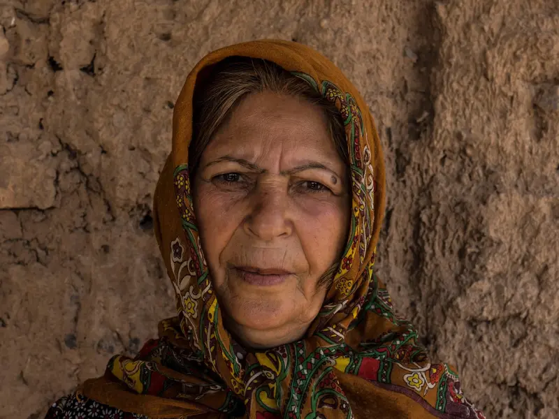 真正聪明的女人，不会每天联系男人，愚蠢的女人却一直联系