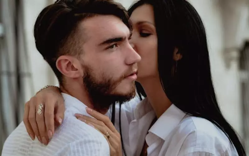 男人断不掉婚外情的原因(男人的婚外情几年了断不了的原因)