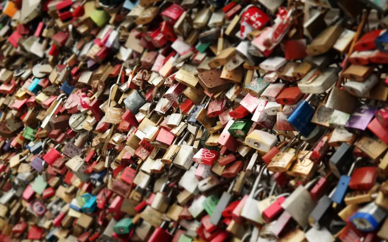 挽回爱情：男友不再爱你有哪些表现？