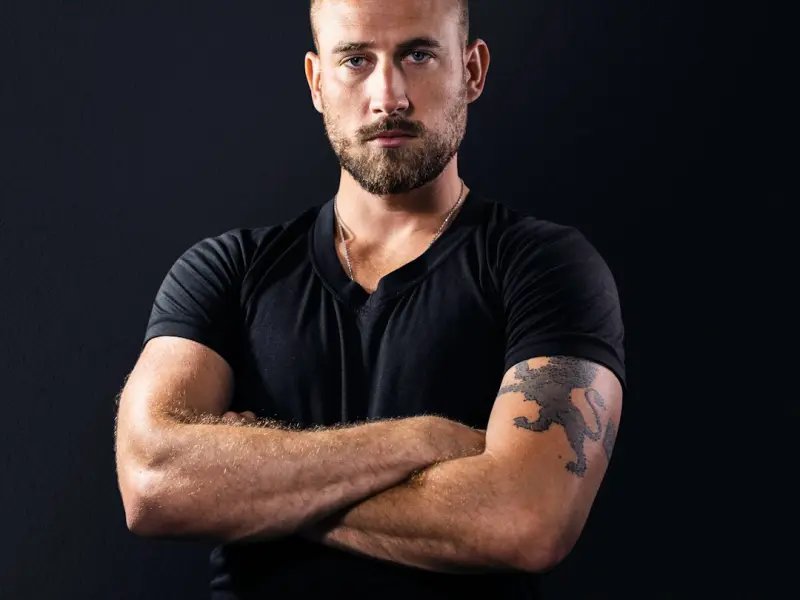 揭秘：你朋友圈里的“伪白富美”。