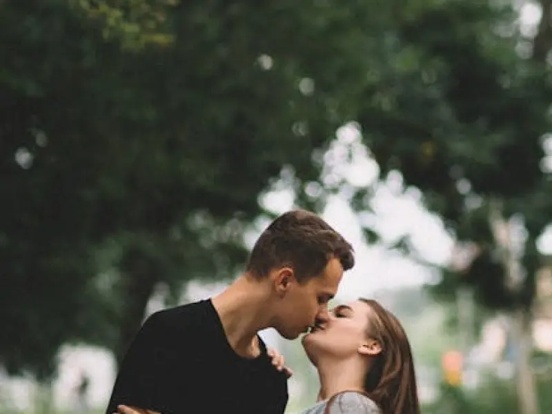 挽回爱情：女生犯错后挽回男友的话应该怎么说？