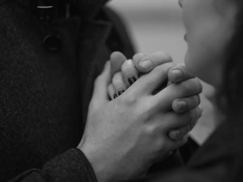 挽回爱情秘籍：分手后该怎么联系前男友?