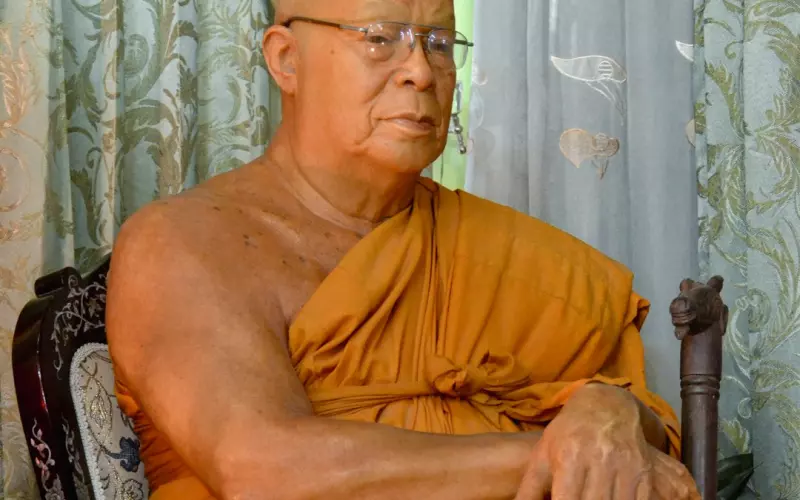 泰国佛教师傅分享之-龙婆展胜(Luang Phor Jan Som Wat Pa Jantarangsri)