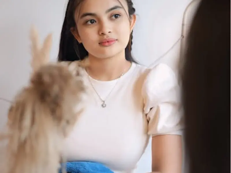 她问我，你最近过的怎么样?