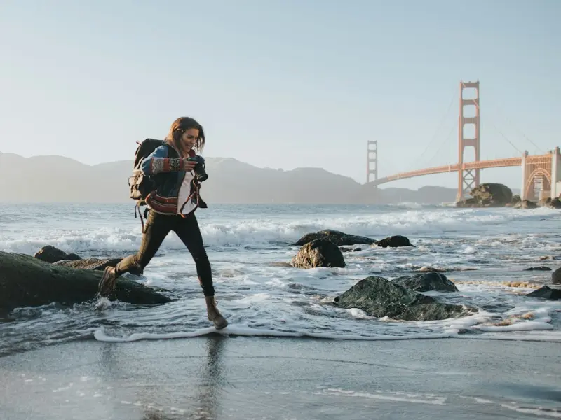 她是范冰冰的恩人，经历初恋流产不育，初婚丈夫坠楼身亡，如今57岁，夕阳正红！