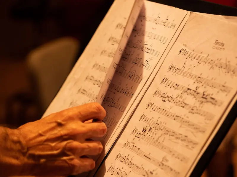 她从不主动联系你，不外乎这五个原因，很可能是你想多了