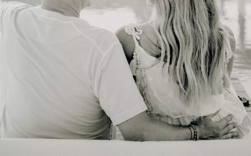 老公出轨的婚姻该不该离婚(婚外情是真爱但原配不离婚怎么办)