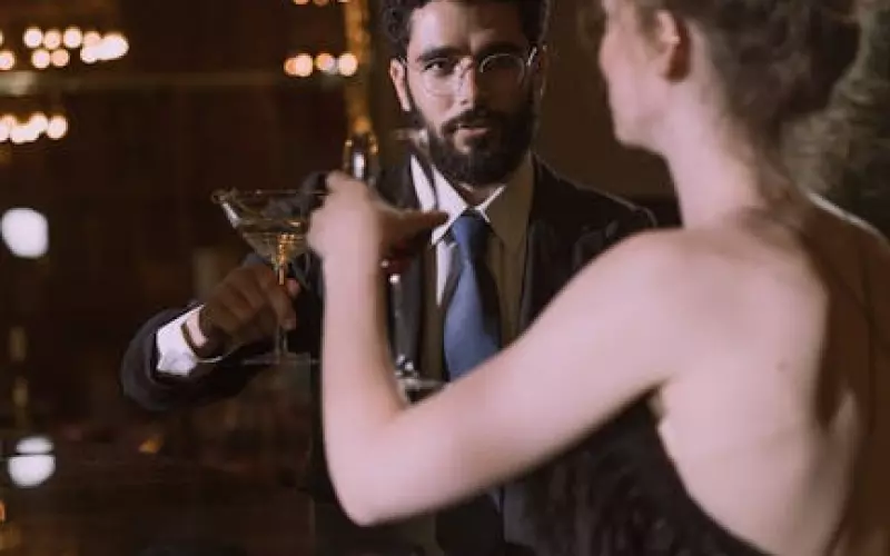 婚外情应该结束还是继续(婚外情刚开始该结束还是该继续)