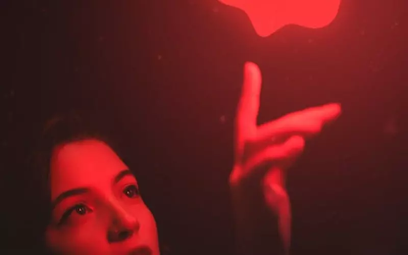 分手后要不要和前任联系？