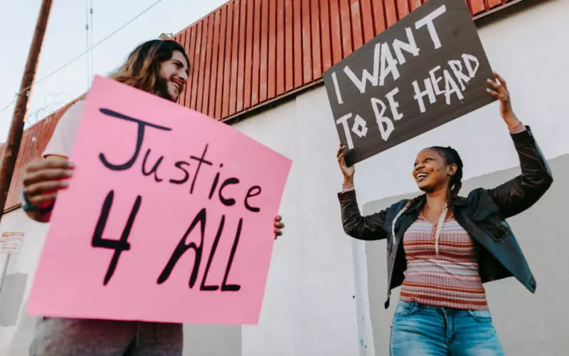 老公和别人暧昧该离婚吗(想和老公离婚可是舍不得孩子)