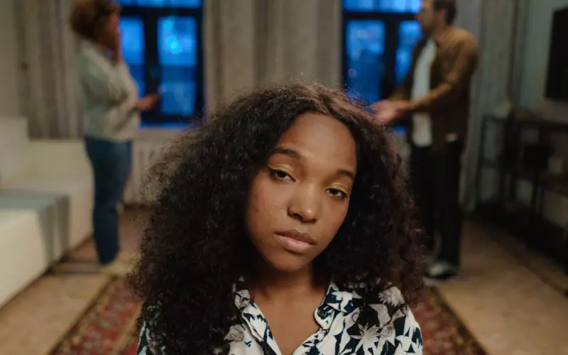 丈夫出轨后要不要告诉家里人(老公出轨要不要告诉娘家人)