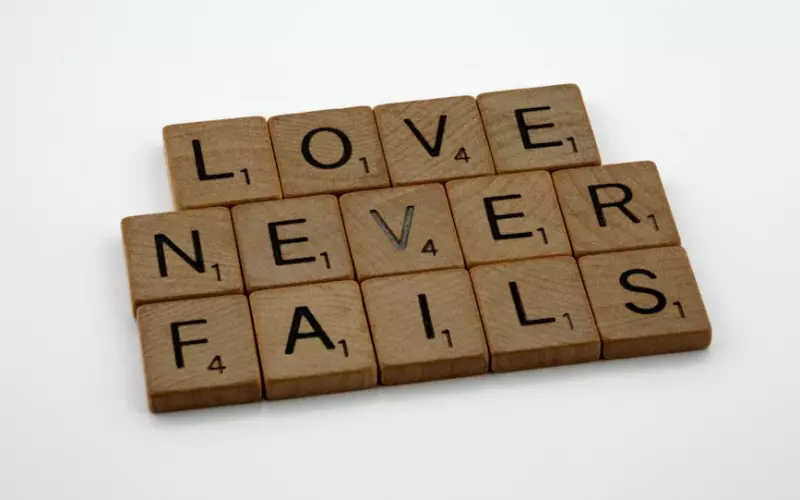 分手后是应该放弃爱情还是挽回爱情?