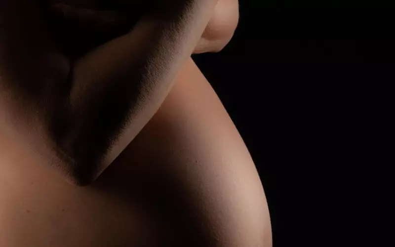 社恐网恋、行为艺术单亲妈妈、女飞行机长，我们在探探寻找爱情