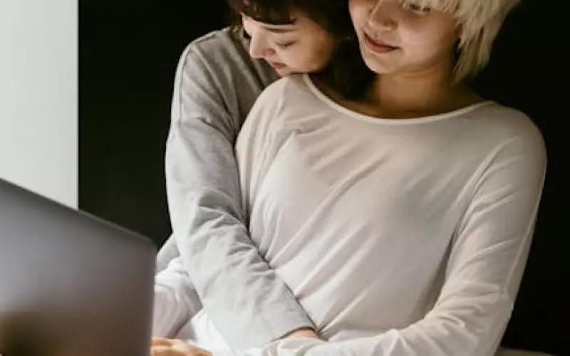 有人说网恋异地恋不靠谱(网恋与异地恋有什么区别)