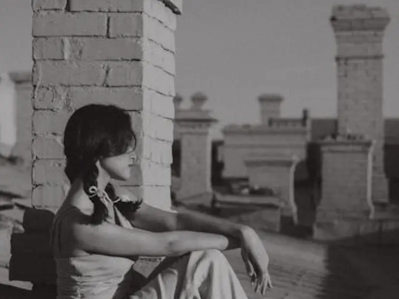 你迟早会明白：不主动联系男人，他才会对你朝思暮想