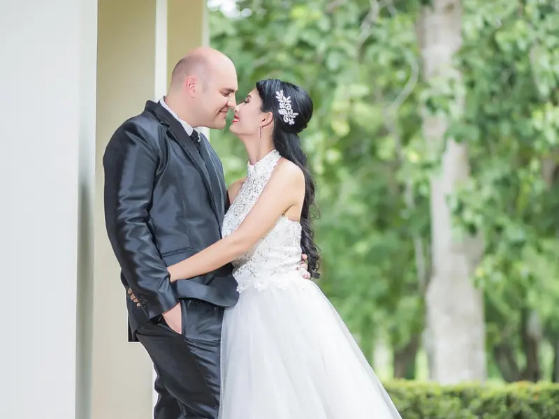 挽回老婆的策略：发现老婆出轨，妻子提离婚了该怎么挽回？