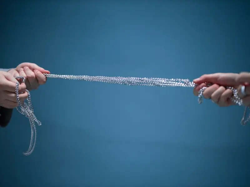 这样的行为，只会将对方越推越远