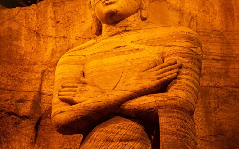 泰正佛堂— 瓦塔隆寺中秋节最美成功佛捐佛燃烛法会