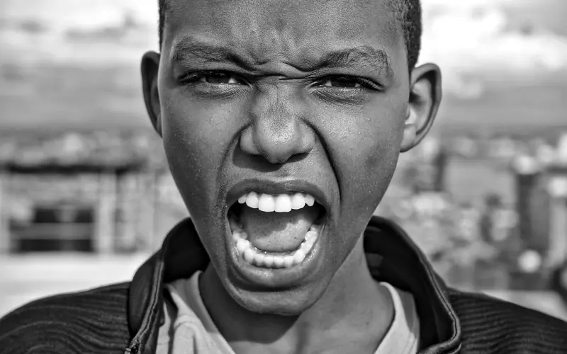 教你女朋友生气了，该怎么哄她开心！