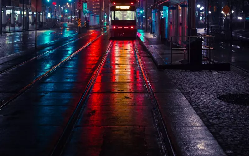 男人一脚踏两船的表现(已婚脚踏几只船的男人心理)