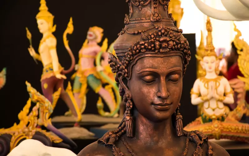 泰国寺庙里的佛像竟双双流眼泪，能预示生死..