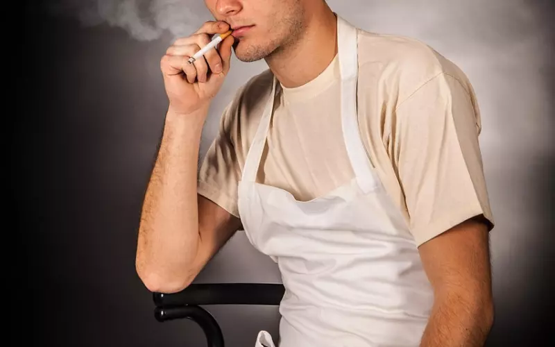 为脱单付费的厨师，49岁开始网恋，女方：几万块钱就想打发我？