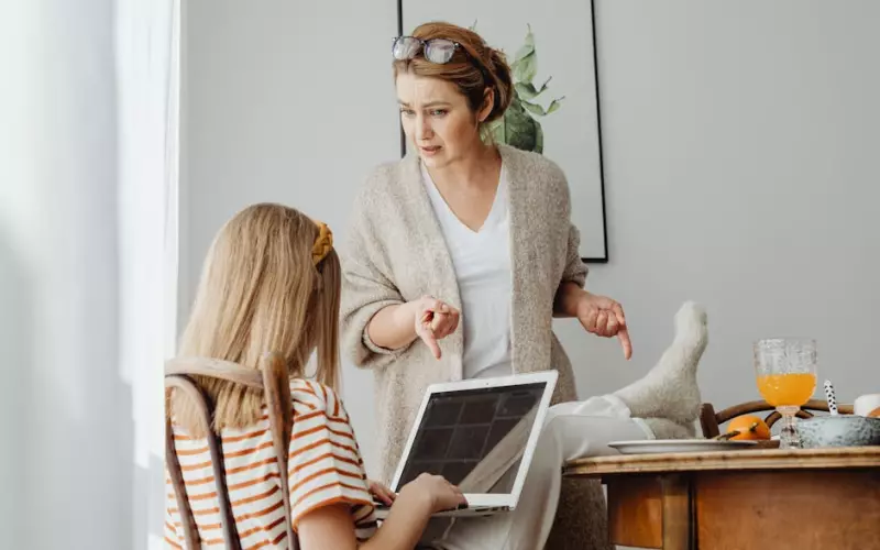 父母婚外情对孩子缺乏陪伴的后果(父母婚外情对孩子的伤害)