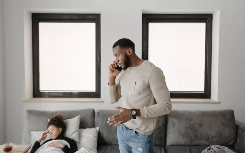 面对老公出轨妻子正确的处理方法(丈夫出轨后妻子该怎么和他沟通)