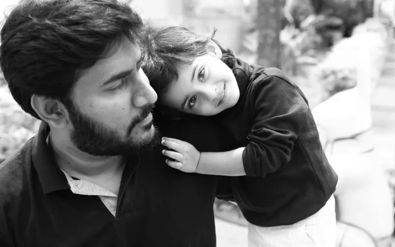 ?女儿发现爸爸出轨，偷偷给小三发信息，结果意想不到……