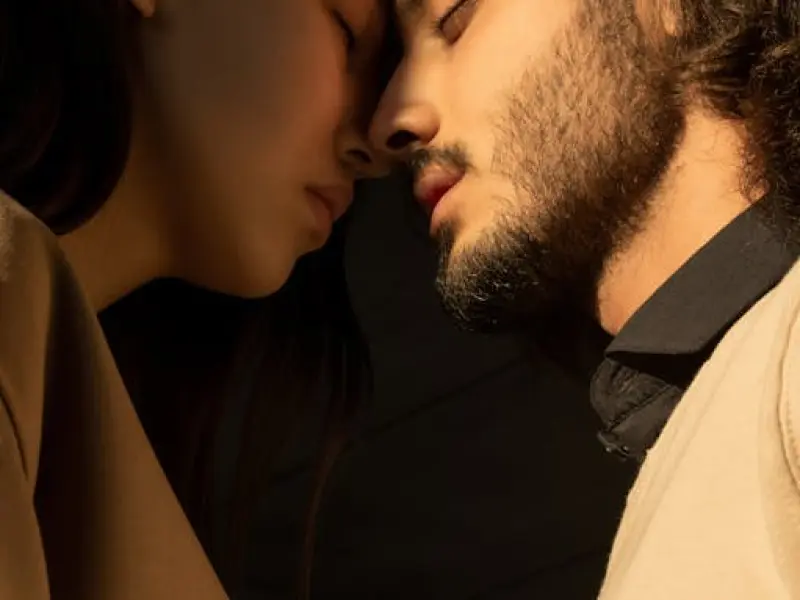 男人爱你越深，越会有这3种表现，假装不了！