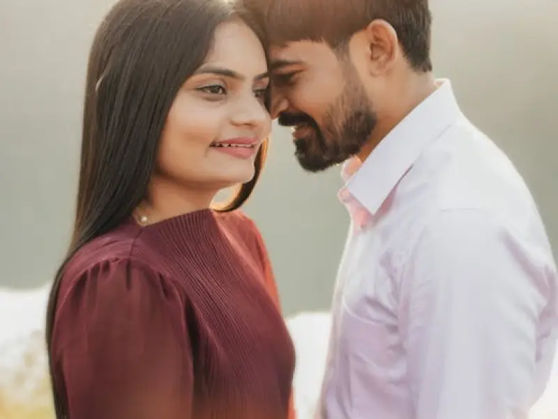 “夫妻最想要的四个小动作，红着脸看完你做过几个”