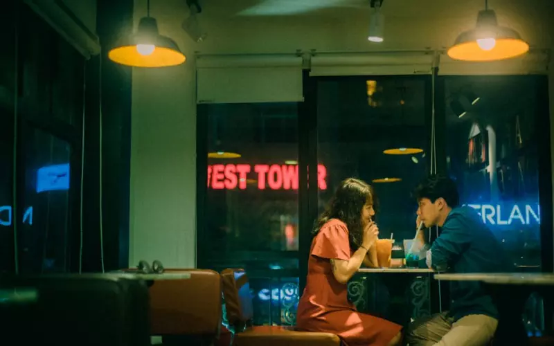 网恋女朋友借钱给男方40万(网恋结识男友多次借钱女子起疑心)