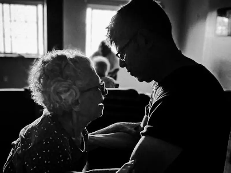 那个“情不自禁”就对你做3件事情的男人，他很爱很爱你